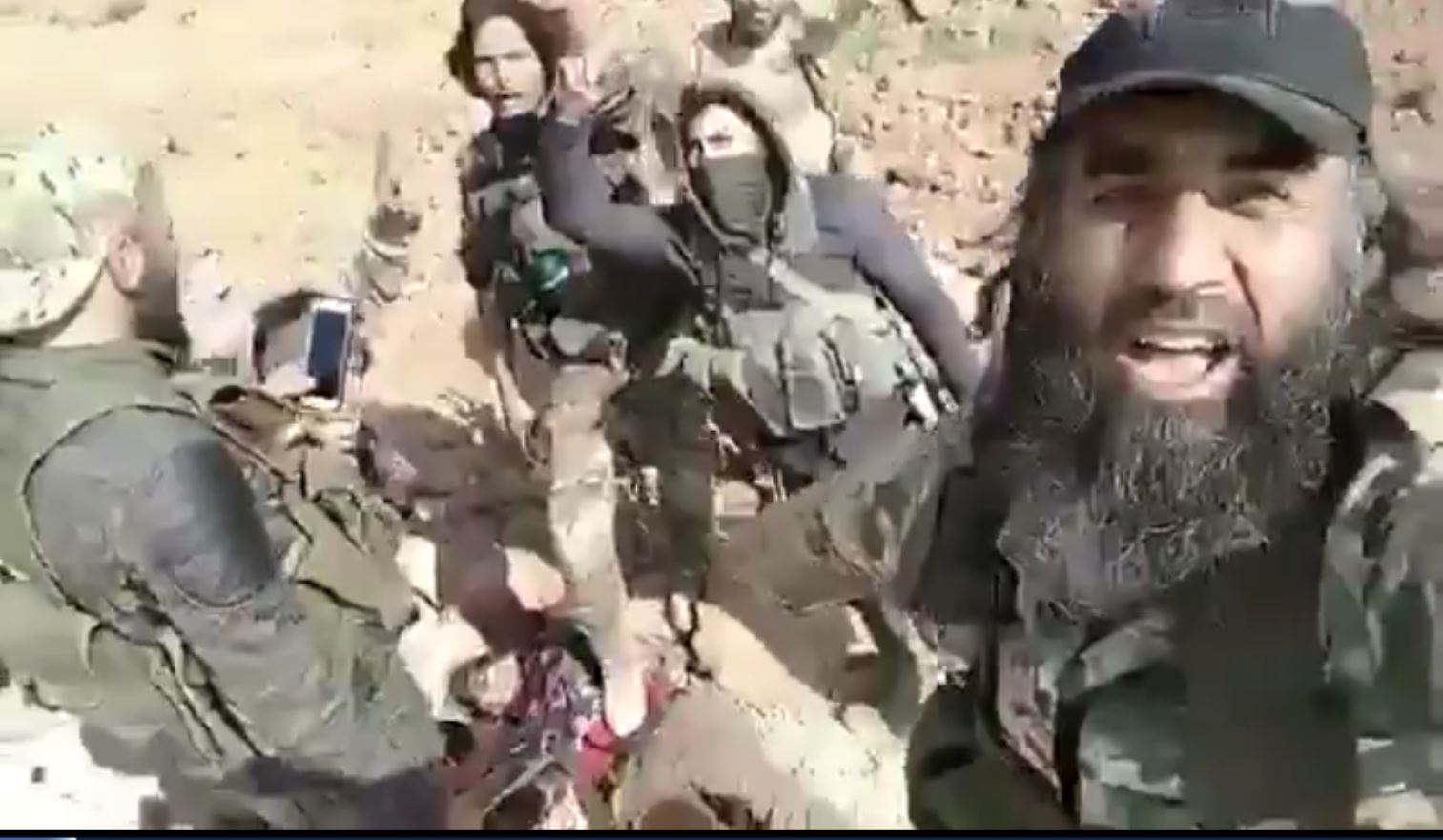 TÜRK DEVLETİNE BAĞLI SELEFİ ÇETELERDEN ALLAH-U EKBER” NİDALARIYLA KÜRT SAVAŞÇILARI’NIN CENAZELERİNE İŞKENCE