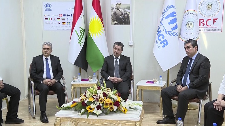 Mesrur Barzani Rojavalı mültecileri ziyaret etti