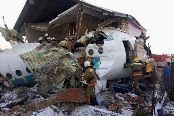 Kazakistan’da uçak binaya çarptı: 15 ölü onlarca yaralı