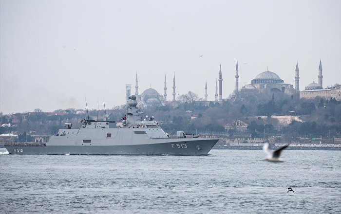 Rus gemileri İstanbul boğazından geçti