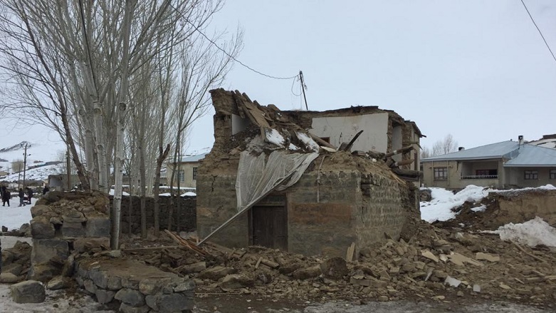 Rojhilat  Depremi  Başkale’de 8  Can  Aldı