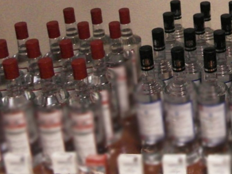 İran’da coronaya karşı alkol içerek tedbir almaya çalışan 44 kişi öldü