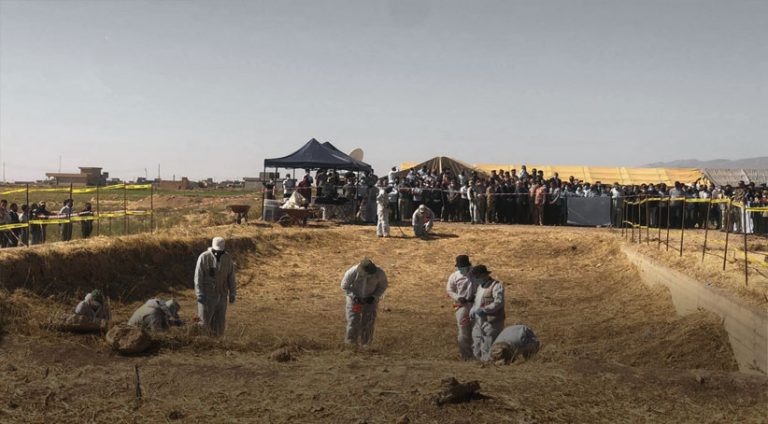 . Nadi Murat, IŞİDŞengal’de IŞiD tarafından katledilen 75 kadın cenazesinin bulunduğu toplu mezar açılıyor