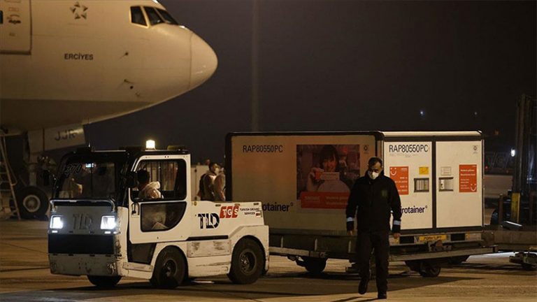 Covid-19 aşıları Türkiye’ye ulaştı