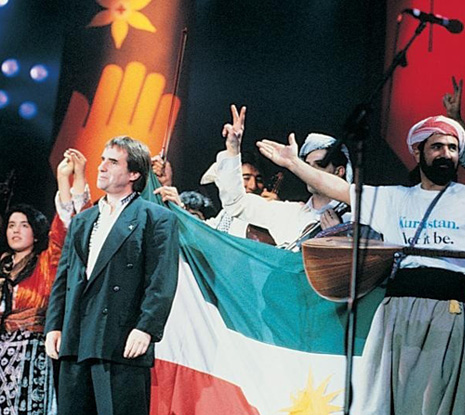 1991 yılında göç eden Kürtler için yapılan "The Simple Truth" konserleri müzik tarihine geçmişti