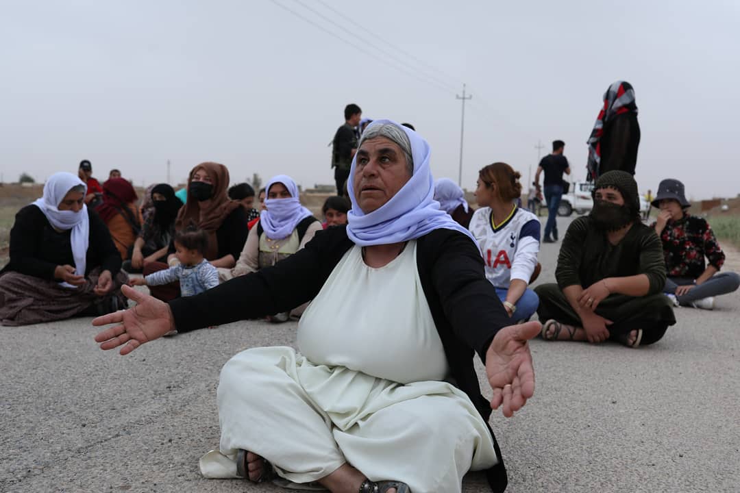 Yollarda nöbet tutan Şengalli kadınlar ve ABD’nin PKK yöneticilerini ihbar edeler için verdiği ödülün zamanlaması Irak, İran, PKK; KCK; Şii Hilal,