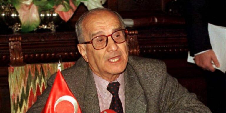 132 tanınmış Kürt şahsiyetten Taner Akçam'a "Özür dileme" çağrısı