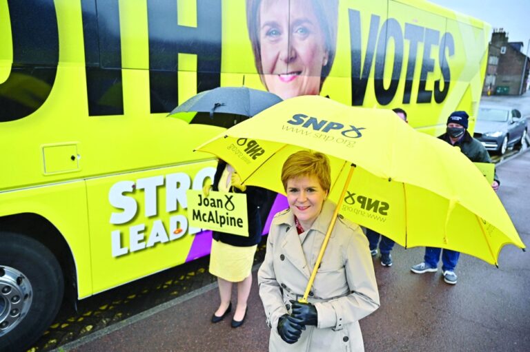 İskoçya'da bağımsızlık referandumunu yenilemek isteyen SNP parlamento seçimlerinde zafer elde etti