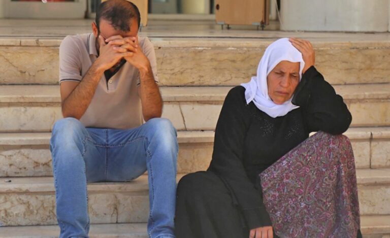 Emine Şenyaşar ve oğlu Adalet Bakanı Hamit Gül'e hakaret ettikleri gerekçesi ile gözaltına alındı 24 Haziran, Urfa