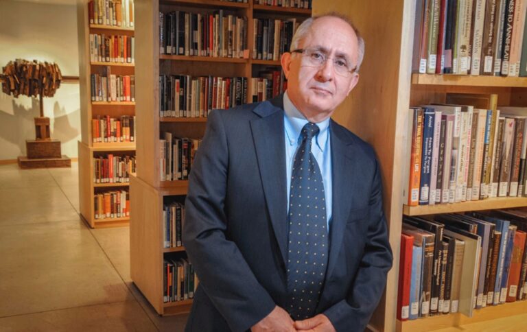 Kürt aydınlarından Taner Akçam'a: Taner Akçam, yaptığı hataları kabul edip, özür dilemek yerine sürekli çarpıtmalar ve manipülasyonlar yoluyla haklı çıkmaya çalışmaktadır