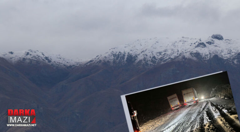 Ardahan'a kar yağdı, araçlar yolda kaldı