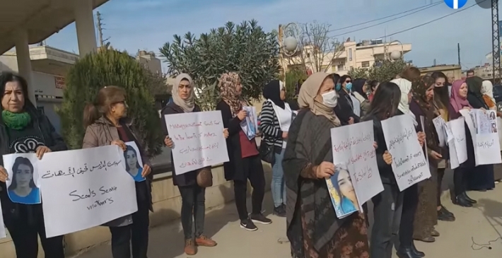 Qamişlo: PYD asayişi yolları kapattı, çocukları kaçırılan aileler yinede BM önüne ulaşarak eylem yaptı