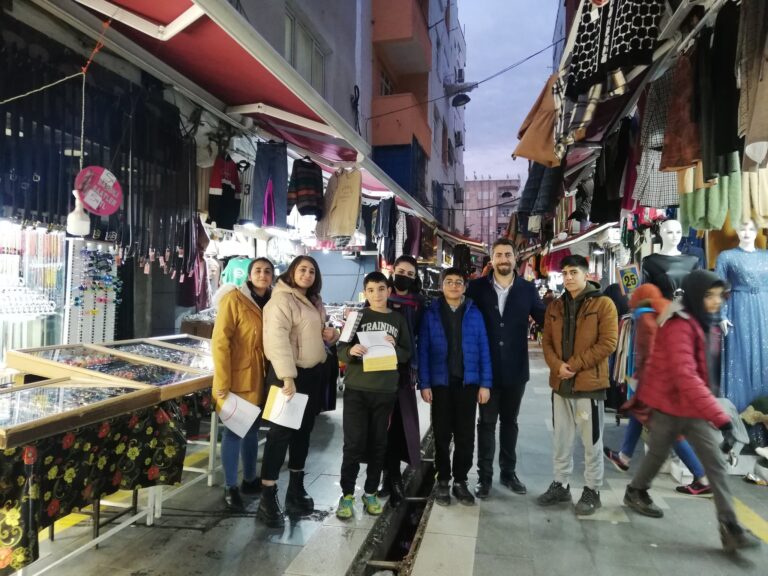 HezKurd Kürtçe seçmeli ders için sokaklarda halka çağrı yaptı