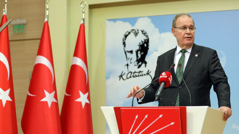 CHP sözcüsünden ilginç hendek yorumu: Şehirlere tüneller kazılırken, bombalar yığılırken, kim valilere 'aman dokunmayın' dedi Semra Güzel, Abdullah Öcalan, Faik Öztrak, AKP, erdoğan