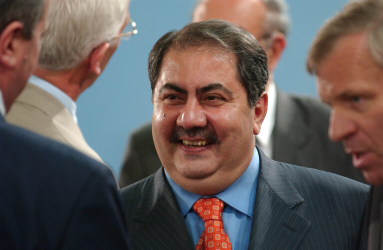 Irak Federal Mahkemesi Hoşyar Zebari hakkındaki kararını bugün saat 11:00'da açıklayacak