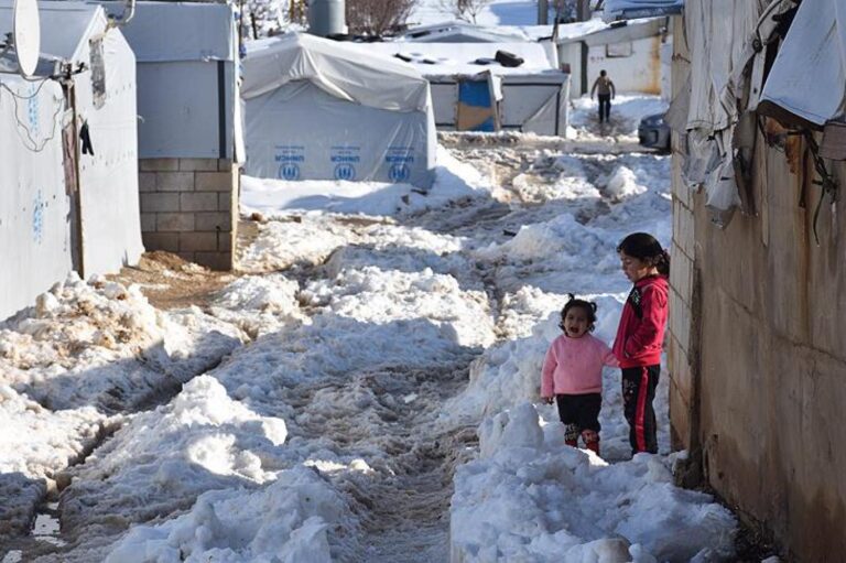 İdlib kamplarında iki yedi günlük ve iki aylık iki bebek soğuktan donarak öldü