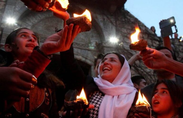 Ezidiler Çarşama Sor'u kutlamak için Laleş İbadethanesinde toplandı