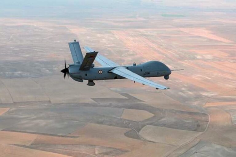 Rojava Kamişlo'da iki araç SİHA'lar tarafından hedef alındı