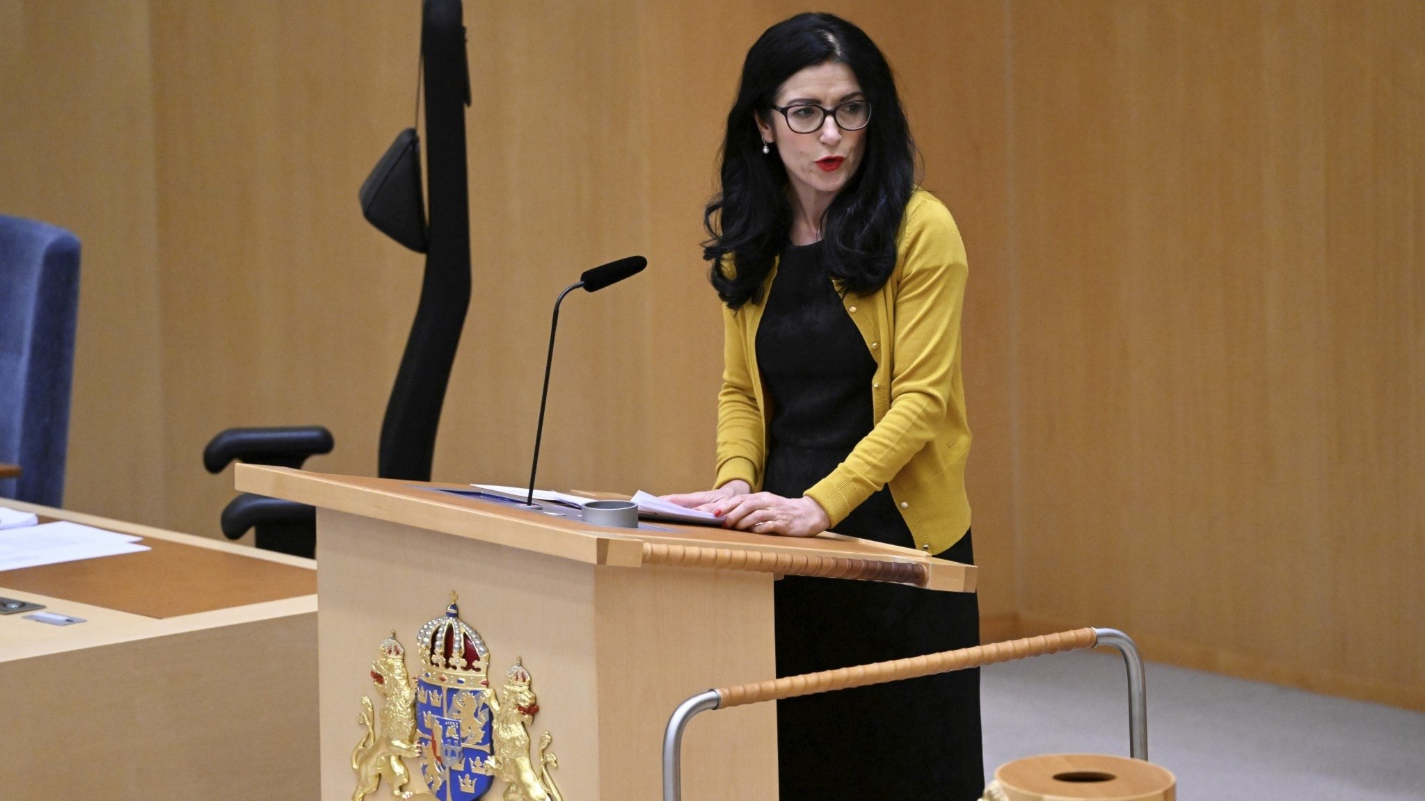 İsveç'te hükümeti Kürt vekil kurtardı