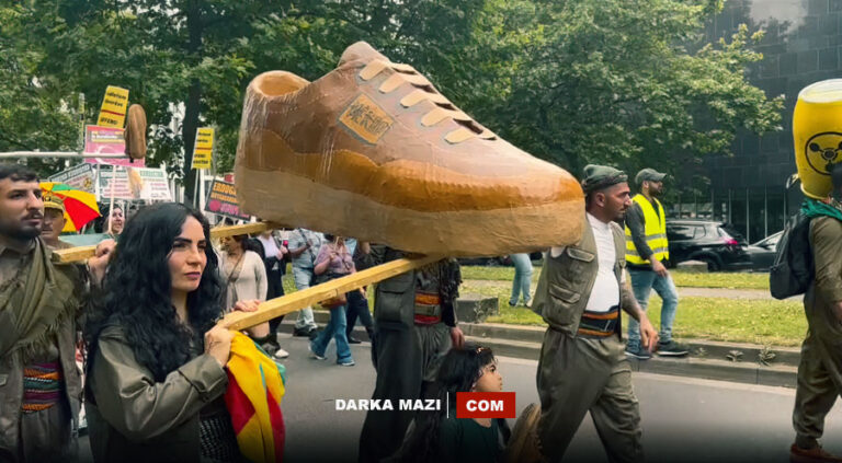 40 yıllık PKK mücadelesinin geldiği nokta: Ayakkabı tapınıcılığı Düselldorf yürüyüşü, Abdullah Öcalan, PKK; Avrupa,