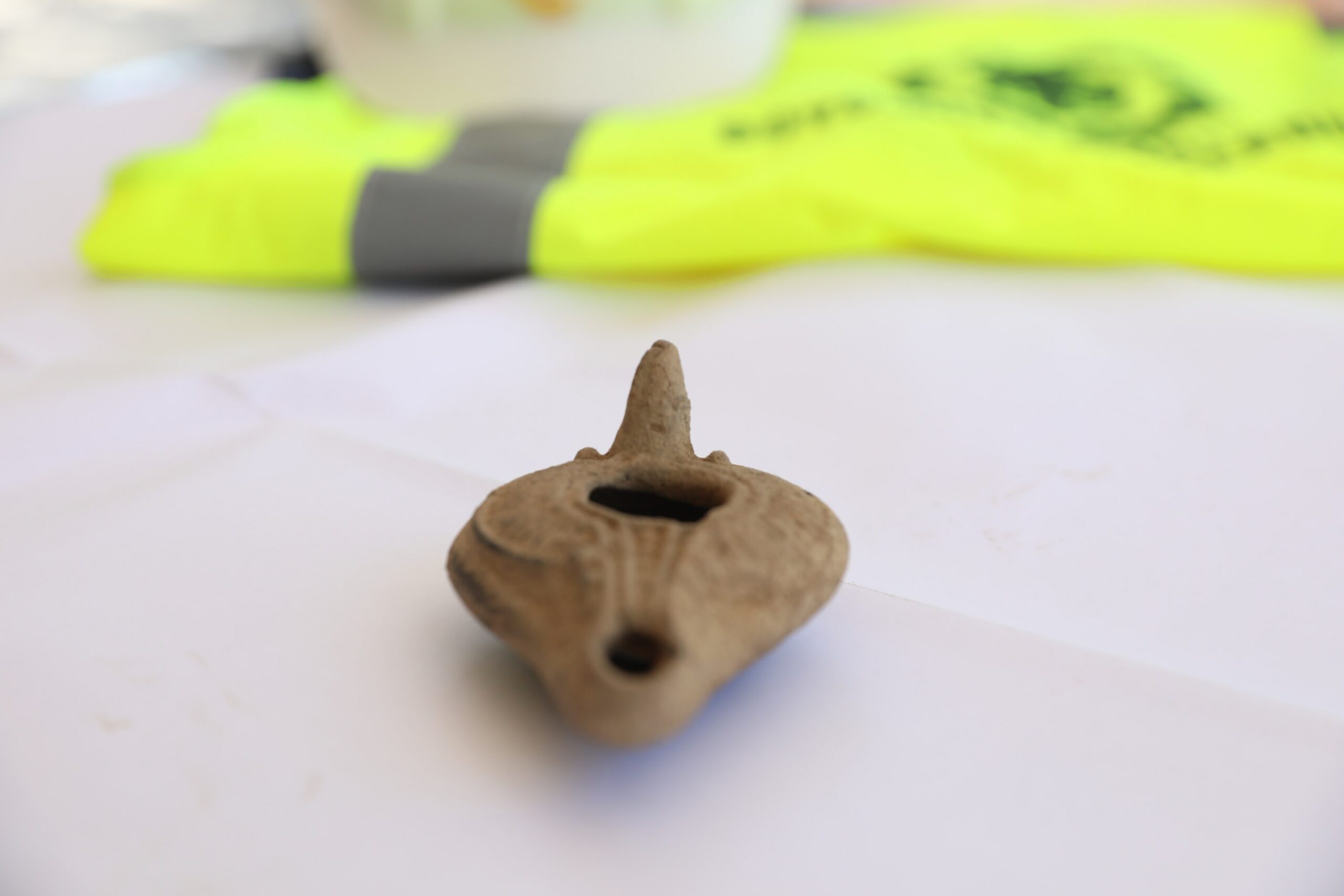 Diyarbakır surlarında 1500 yıllık kandil bulundu! Kaynak: Diyarbakır surlarında 1500 yıllık kandil bulundu!