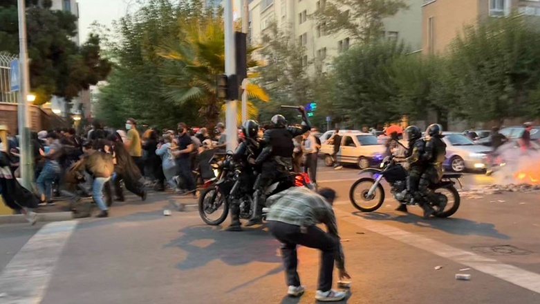 Doğu Kürdistan: Jina Emini gösterilerinde üç Kürt daha öldürüldü