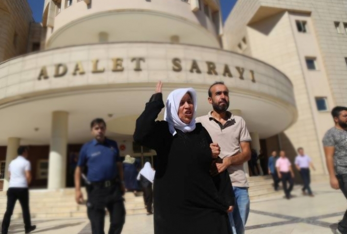 Urfa Adliyesi önünde ‘Adalet Nöbeti’ sürdüren Emine Şenyaşar ve Ferit Şenyaşar gözaltına alındı