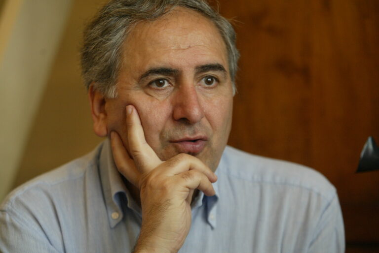 Bugün Kürt Edebiyatının önemli isimlerinden Mehmet Uzun’un vefatının 15’inci yıl dönümü