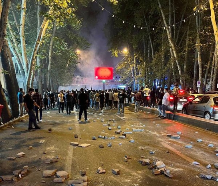 İran'daki ünversitelerde genel greve gidildi, İran idamları uygulamakla tehdit etti jina Amini, tahran, Meşhet, Irşad polisi