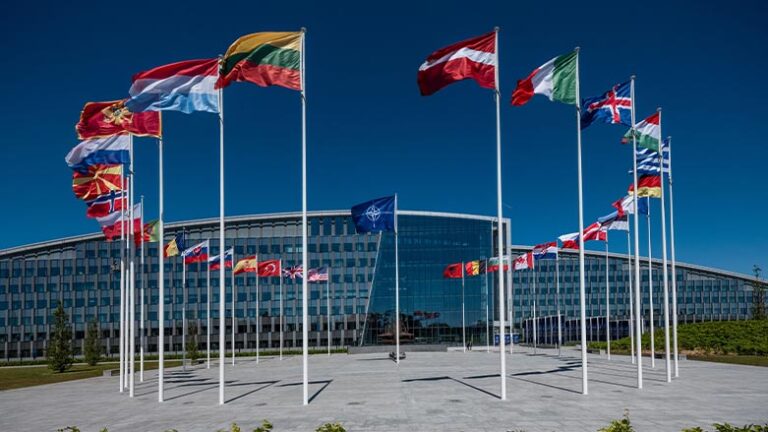 NATO: Türkiye’yeki depremzedelere 1000 konteyner gönderecek