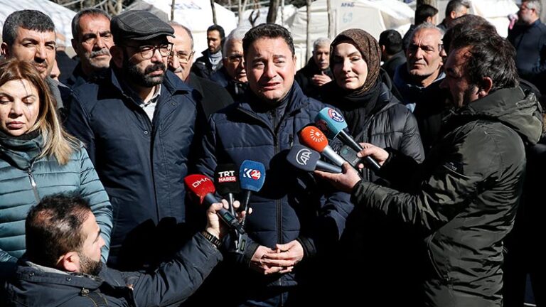 Ali Babacan: Depremlerin İlk 48 saatinde ne oldu