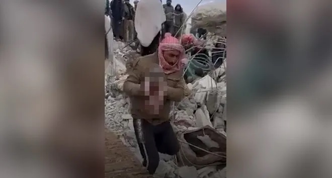 Efrin'de deprem trajedisi: Enkaz altında doğan bebek kurtarıldı, annesi hayatını kaybetti