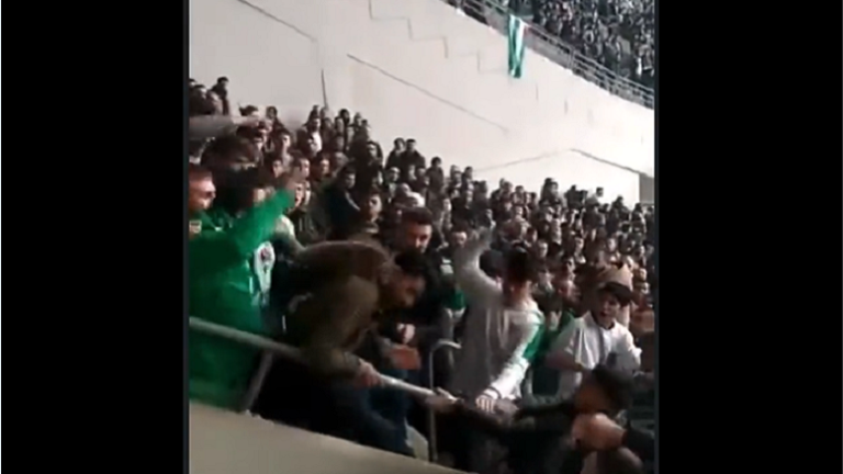 Bursa'da dövülerek tribünden aşağı atılan genç Kürtçe konuştuğu için dövülmüş