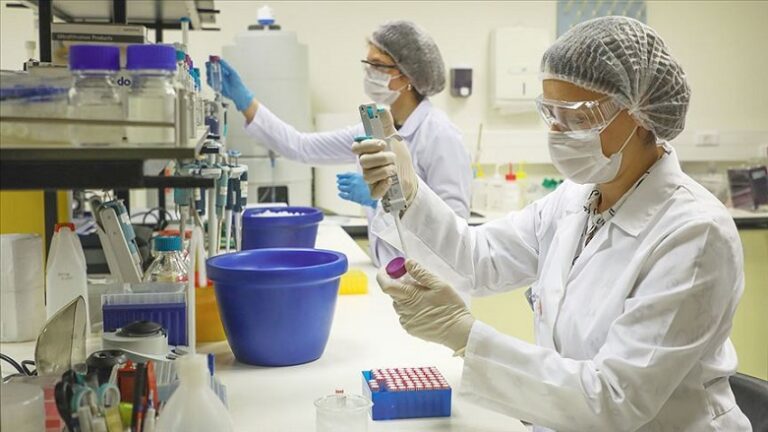 Covid-19’da yeni varyant: Yönetimlere ‘daha fazla test’, vatandaşlara ‘sükunet’ çağrısı