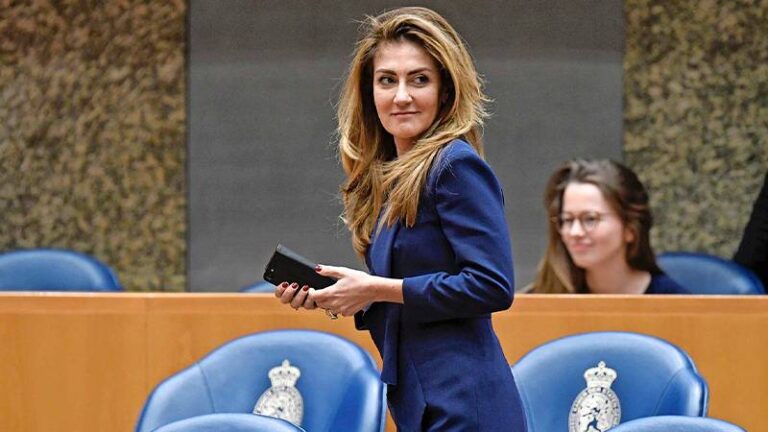 Kürt siyasetçi Dilan Yeşilgöz, partisinin yeni lideri oldu