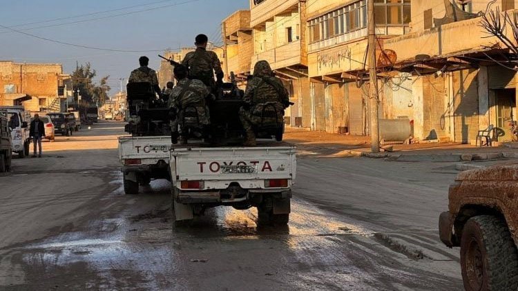 SOHR'dan ilginç iddia: ÖSO güçleri İranlı milislerler savaşmak için HSD bölgelerinde bekliyor