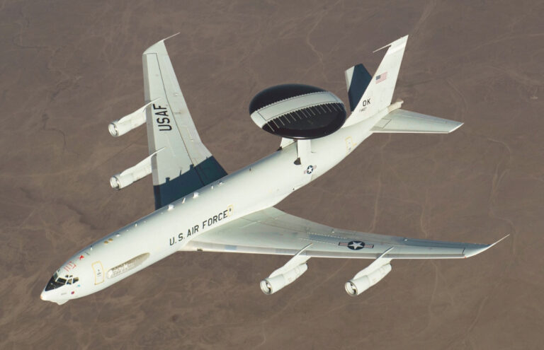 NATO, Litvanya’ya AWACS olarak bilinen havadan erken ihbar uçakları gönderiyor.