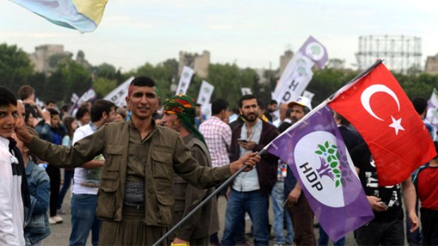 Fırat Aydınkaya: Kemalizm, Kürt siyasetinin inanılmaz sarkastik politikalarıyla küllerinden doğdu