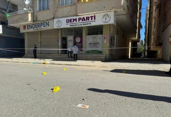 DEM Parti Birecik binasına silahlı saldırı: İstifa eden başkanın kardeşi gözaltına alındı