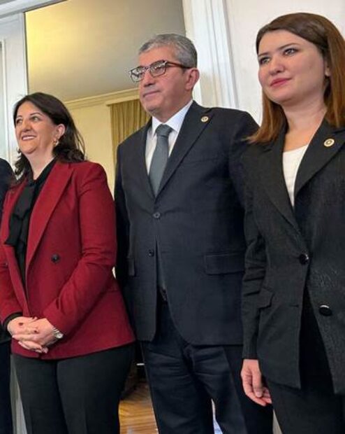 İmralı Heyeti CHP Genel Başkanı Özgür Özel ile Meclis’teki makamında bir araya geldi.