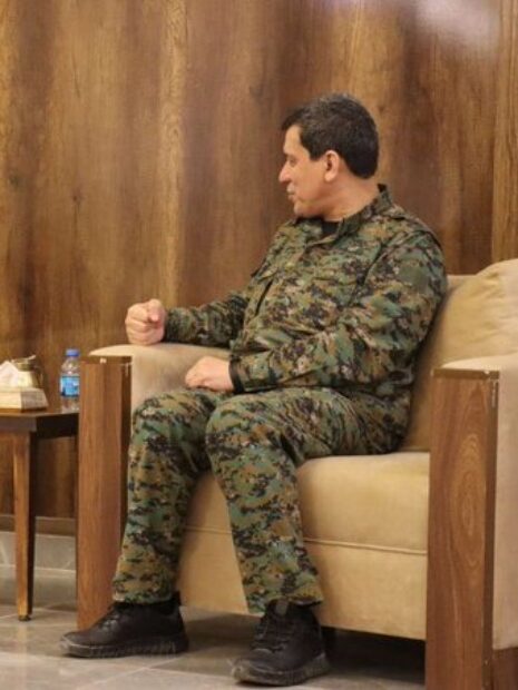 Rojava’da önemli görüşme: Başkan Barzani’nin temsilcisi Derbendi ve Mazlum Abdi bir araya geldi