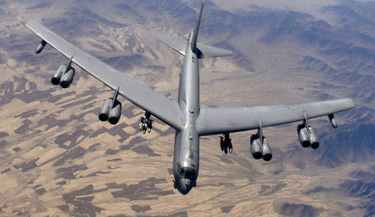 CENTOM'dan üstü kapalı gözdağı: B-52 uçaklarını Ortadoğu'daki 9 ülke üzerinden uçurduk