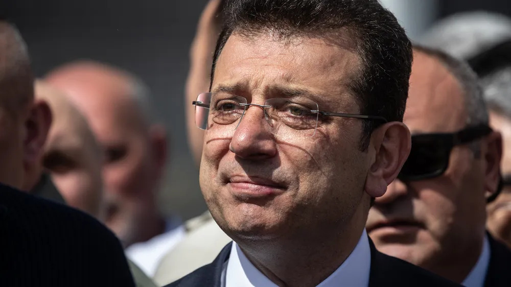 Ekrem İmamoğlu görevden uzaklaştırıldı
