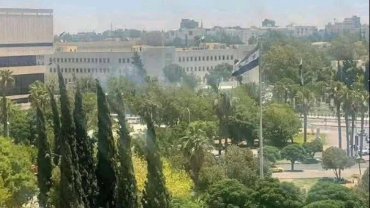 İsrail, Suriye Genelkurmay Başkanlık binasını vurdu