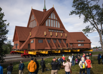 İsveç’te 113 yıllık kilise tekerlekler üzerinde 5 Km taşındı