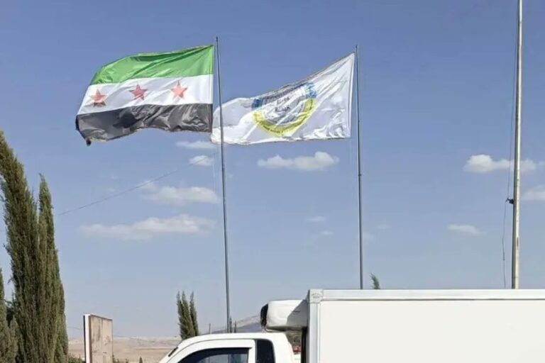 Özerk Yönetim Sêmalka Sınır Kapısına yeni Suriye bayrağı çekti, Şam "Bilgimiz yok" dedi
