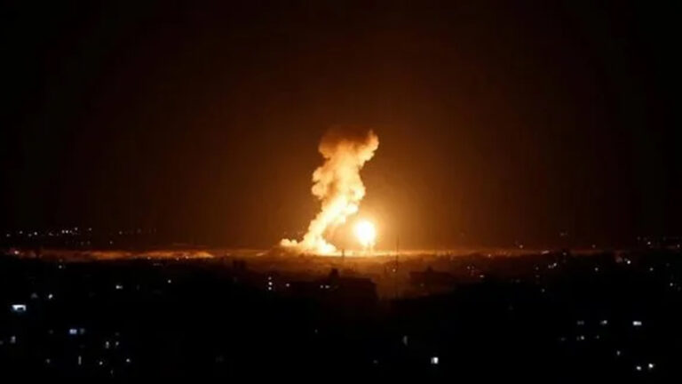 İran’ın Erbil Başkonsolosundan Kor Mor gaz saharsının vurulmasına dair açıklama: İran'ın Erbil Başkonsolosu, Kormor'a yapılan saldırının "kimse tarafından kabul edilemez ve kınanması gereken bir saldırı" olduğunu söyledi. İran Başkonsolosu Faramarz Asadi, Cuma günü Rudaw'a yaptığı açıklamada, İran açısından saldırının "aslında Kürdistan Bölgesi'nin güvenliğine ve değerli halkının refahına yönelik bir saldırı" olduğunu söyledi. 26 Kasım 2025 Çarşamba gecesi, Çemçemal'deki Kormor sahasına yapılan bir saldırı, sahanın büyük bir deposunda yangına neden oldu ve Kürdistan Bölgesi'ndeki elektriği yüzde 80 oranında kesildi. Kor Mor gaz sahasına yapılan saldırının İran yakın Şii Haşdi Şabi milislerine bağlı bir gurubun yaptığı belirtiliyor. Kürdistan halkı yaşananlardan Haşdi Şabi ile stratejik ortaklığı olan YNK’yi sorumlu tutuyor.