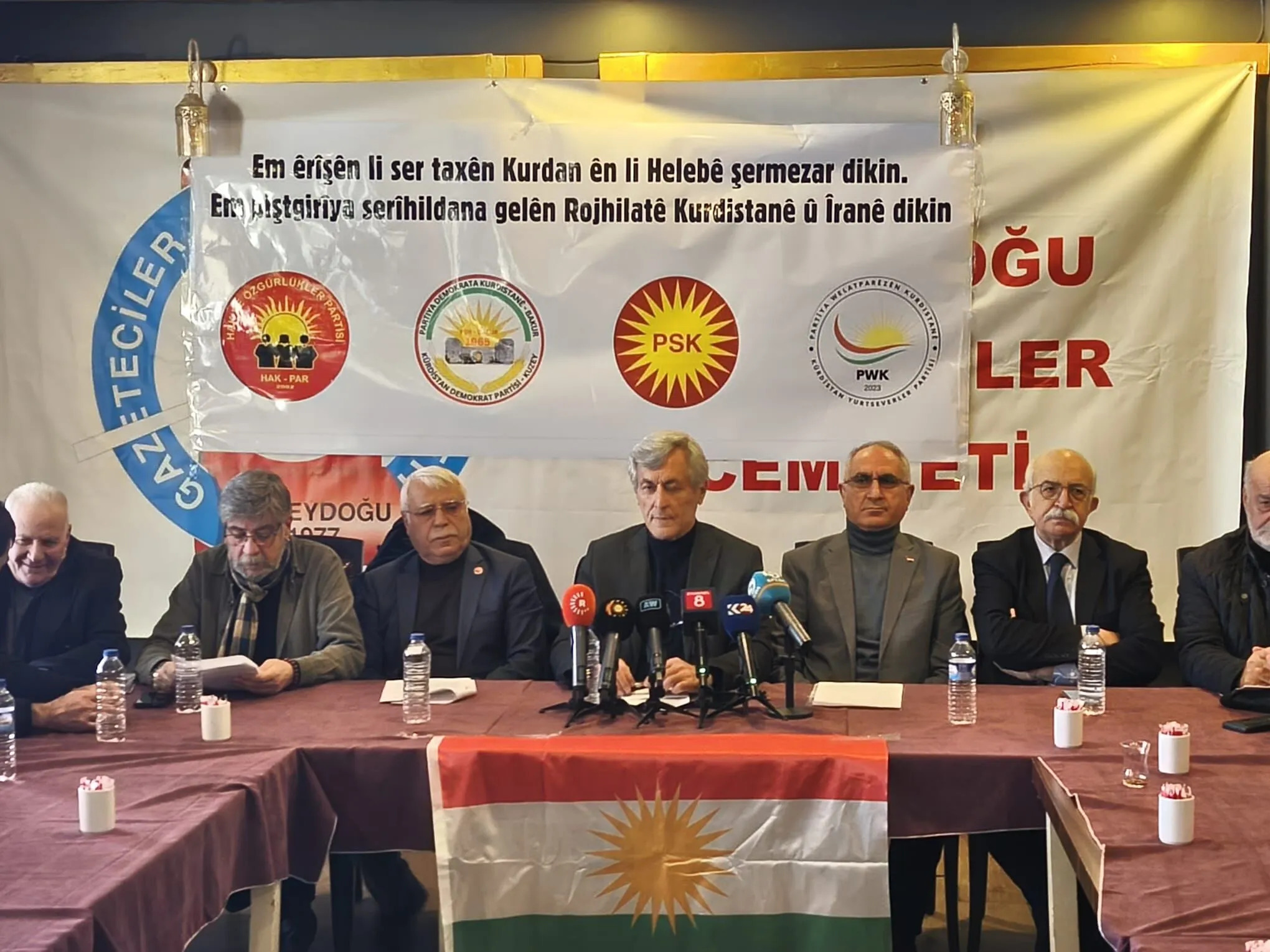 Kuzey Kürdistandaki dört Kürt partisinden Halep ve Rojhilat için ortak açıklama