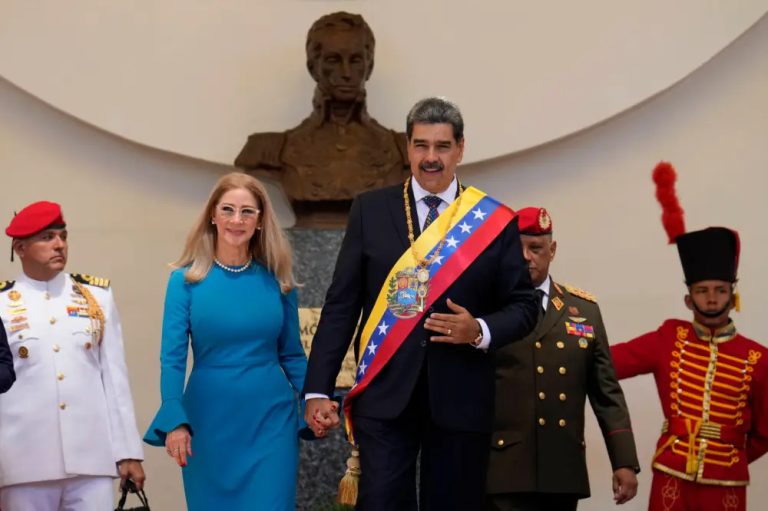 Trump: Venezuela lideri Maduro ile eşi yakalanarak ülke dışına çıkarıldı