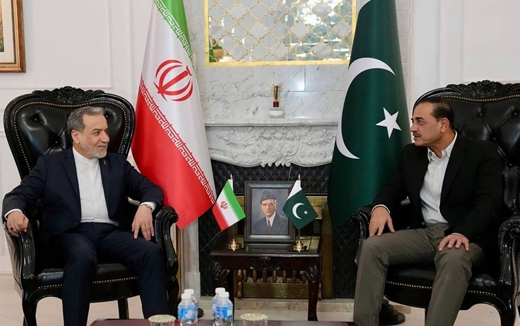 İran basını: Erakçi kapsamlı barış teklifini Pakistan’a sundu